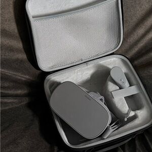 Oculus Gray VR Headset with Controller